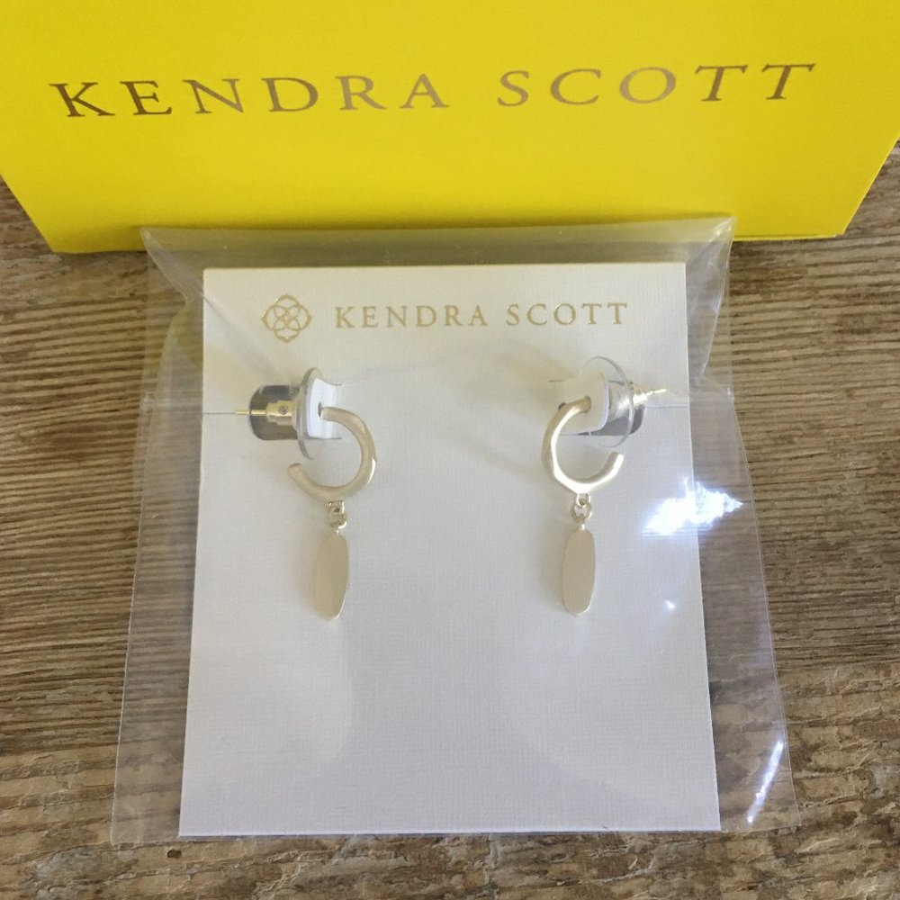 NWT Kendra Scott Fern Huggies in Gold